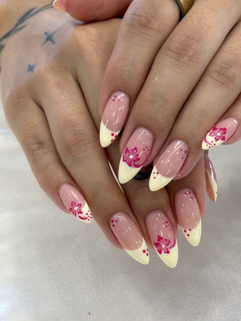 Gel-X nail design by Daisies Nails Studio in Los Angeles