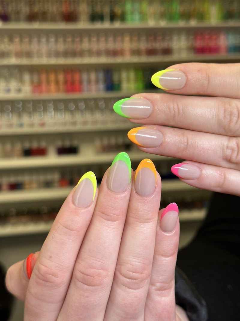 Summer Nails nail design by Big Apple Art in New York