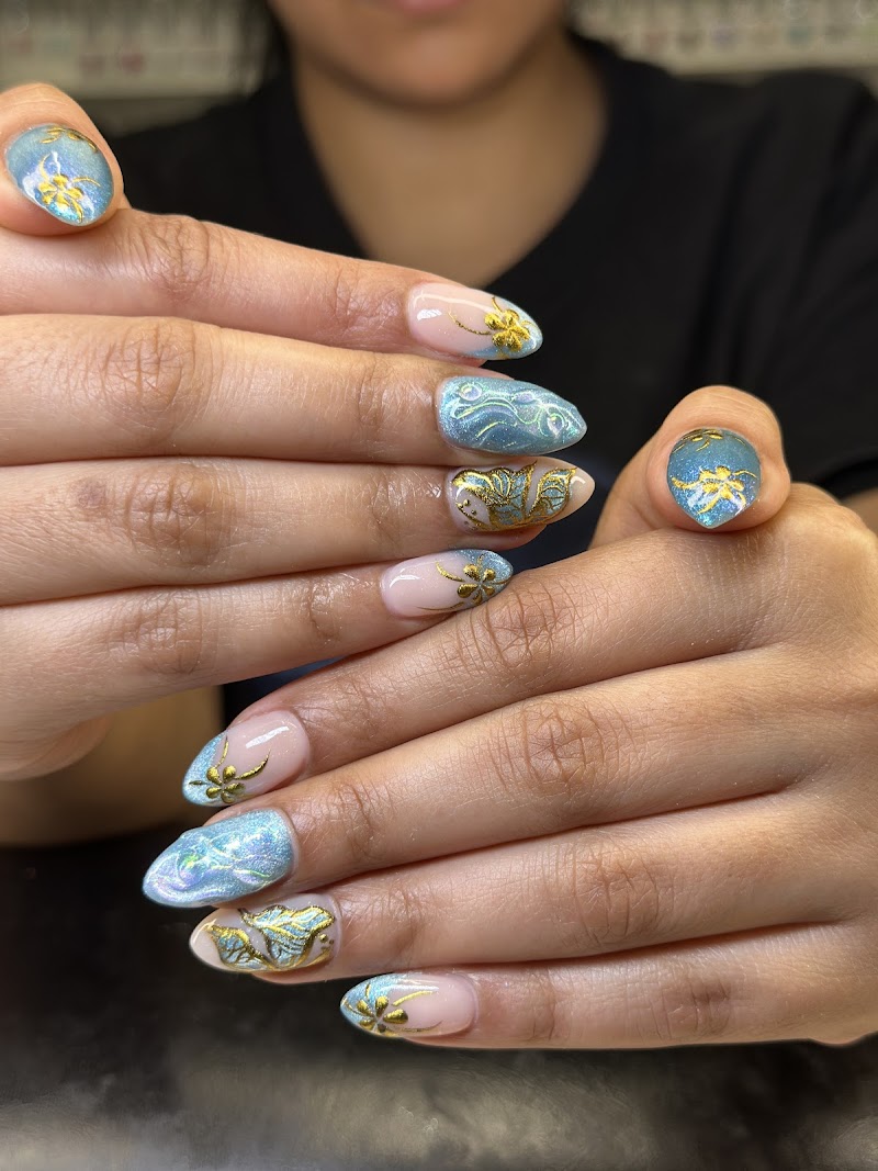 Summer Nails nail design by Big Apple Art in New York