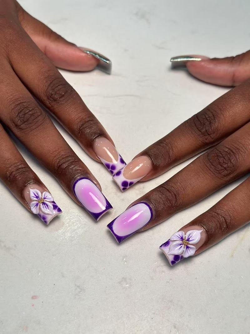 Floral Nails nail design by sugar coat nail shop in New York