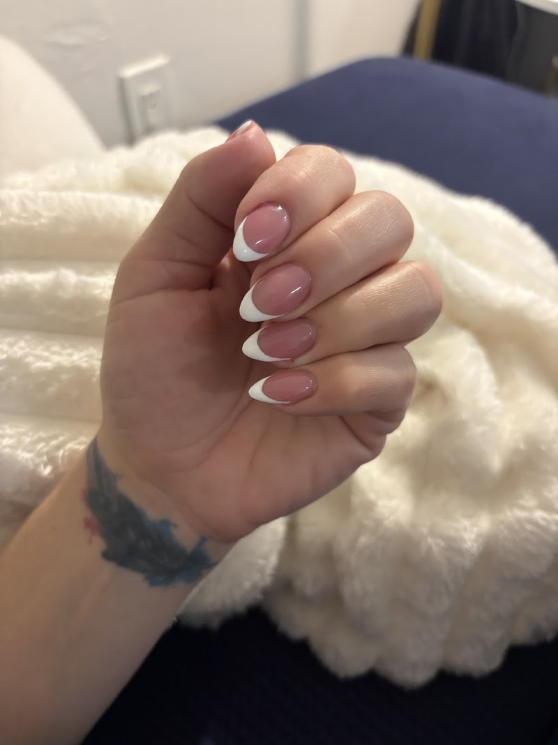 Prom Nail Ideas: Designs, Colours and What to Book