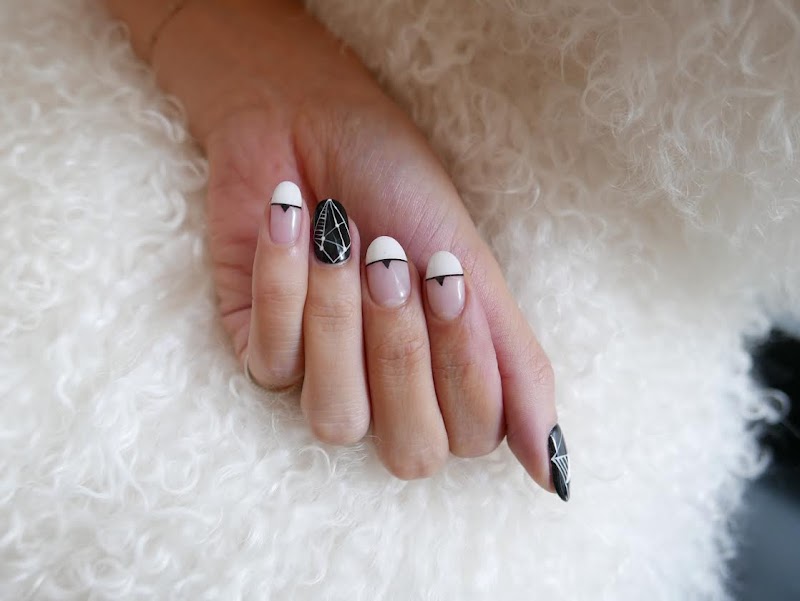 French Tips at Bisou -nail Art Atelier- in New York