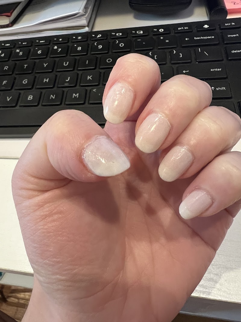 Oval at Danfe Nails in New York