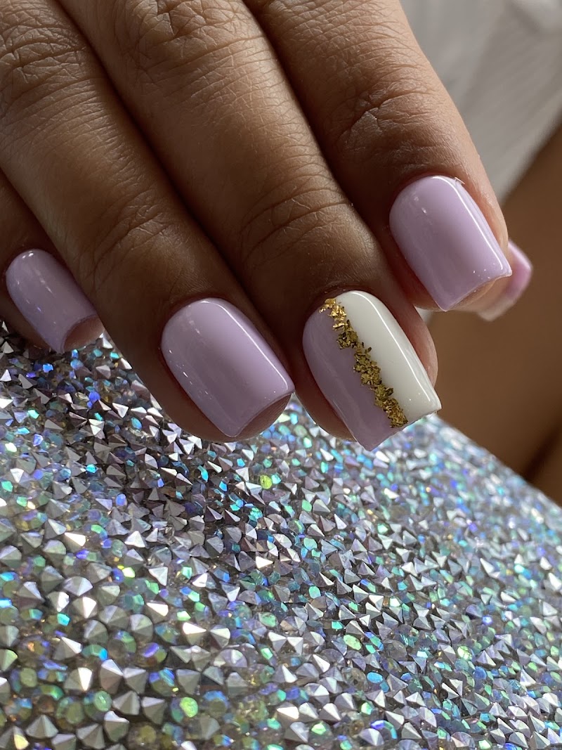 Matte Nails nail design by Altar Beauty Spa