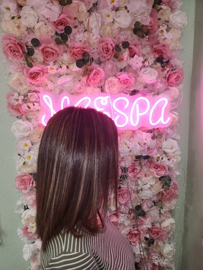 Floral Nails nail design by Naespa Nails & Beauty Salon In Astoria in New York