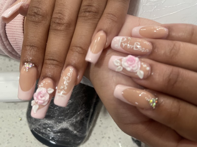 Floral Nails nail design by Naespa Nails & Beauty Salon In Astoria in New York