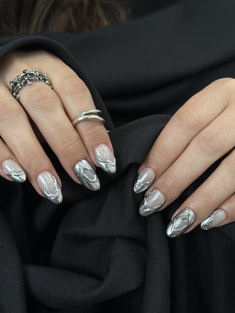 Chrome Nails nail design by Unimited Nail & Spa in New York
