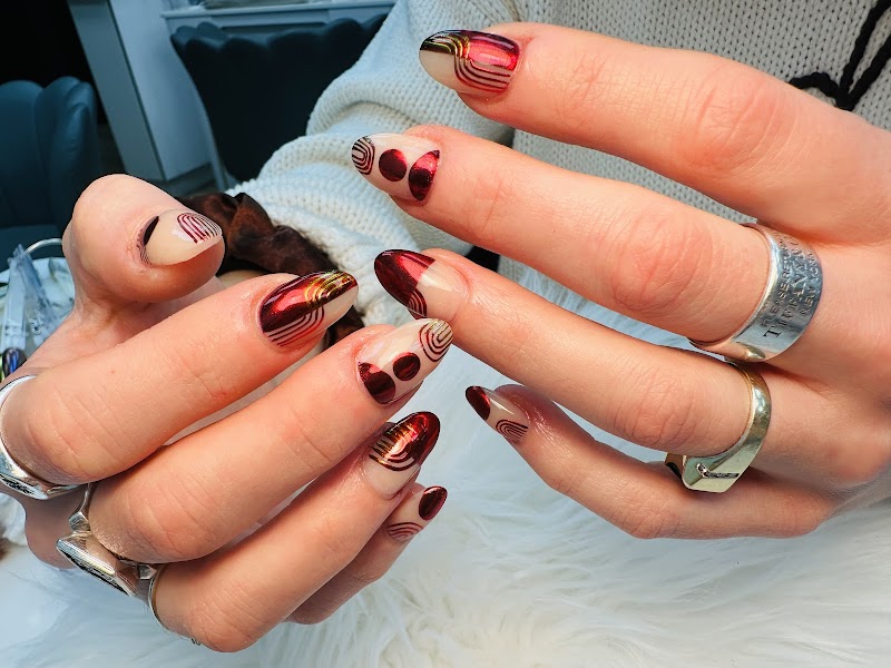 Chrome Nails nail design by Emmy Nail in New York