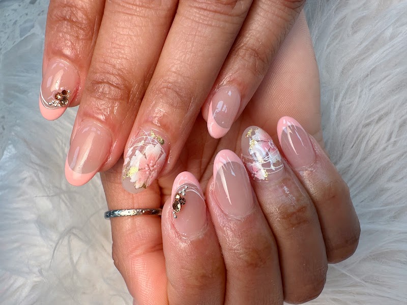 Chrome Nails nail design by Emmy Nail in New York