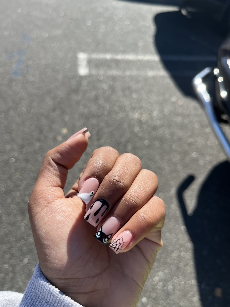 Halloween Nails nail design by Mayras Nails Spa in New York