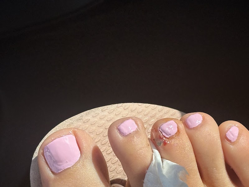 Summer Nails nail design by BE & J Nails in Los Angeles