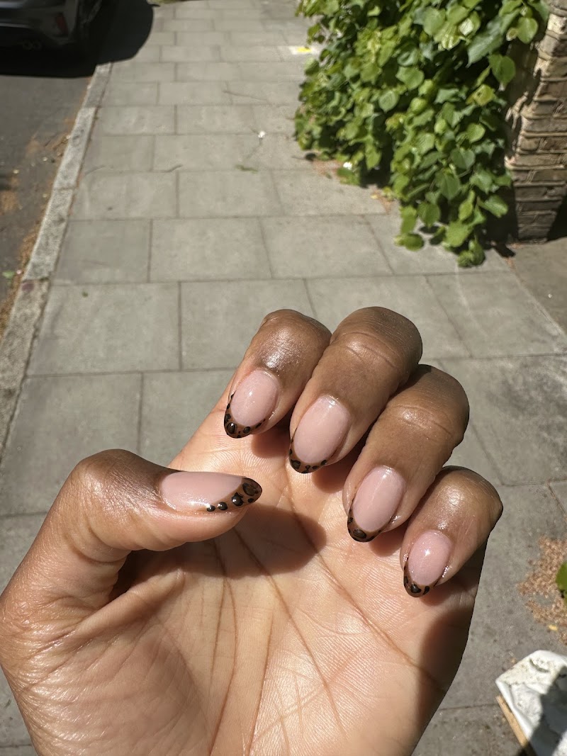 Ombre Nails nail design by Li's Luxury Nails in London