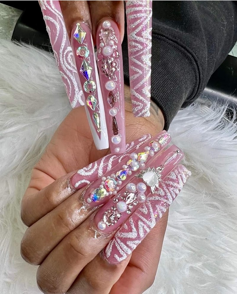 3D Nails nail design by Neveish Beauty Nail Salon , Queens NY in New York