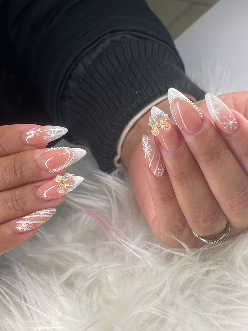 3D Nails nail design by Neveish Beauty Nail Salon , Queens NY in New York