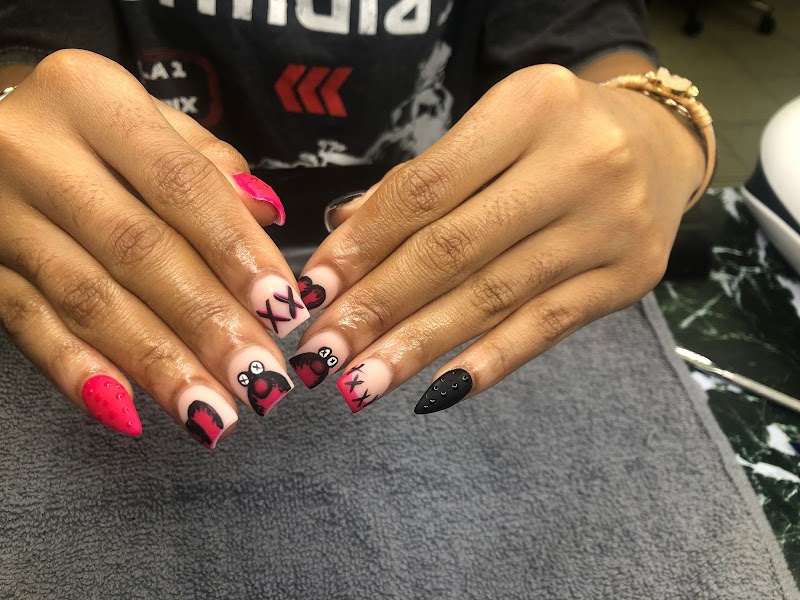 3D Nails nail design by Neveish Beauty Nail Salon , Queens NY in New York