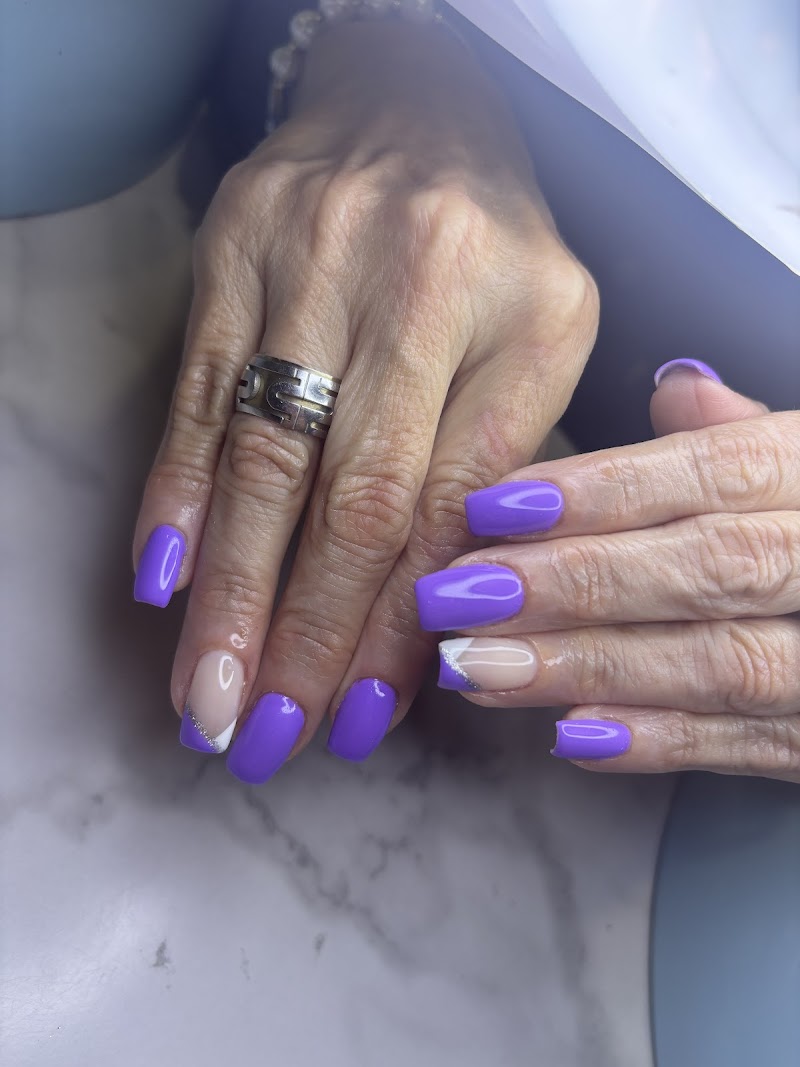 Floral Nails nail design by Belleza Bliss