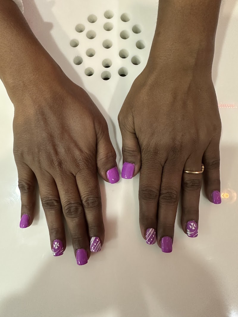 Red Nails nail design by Sumi's Beauty Salon & Boutique in New York