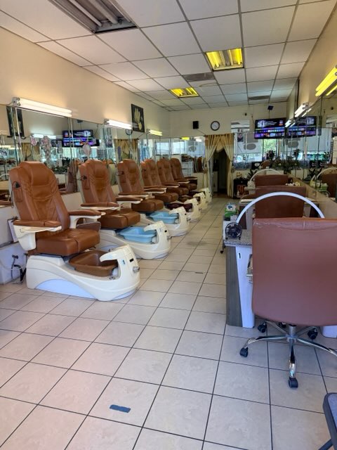 Nail Salon at Wave Nails in Los Angeles