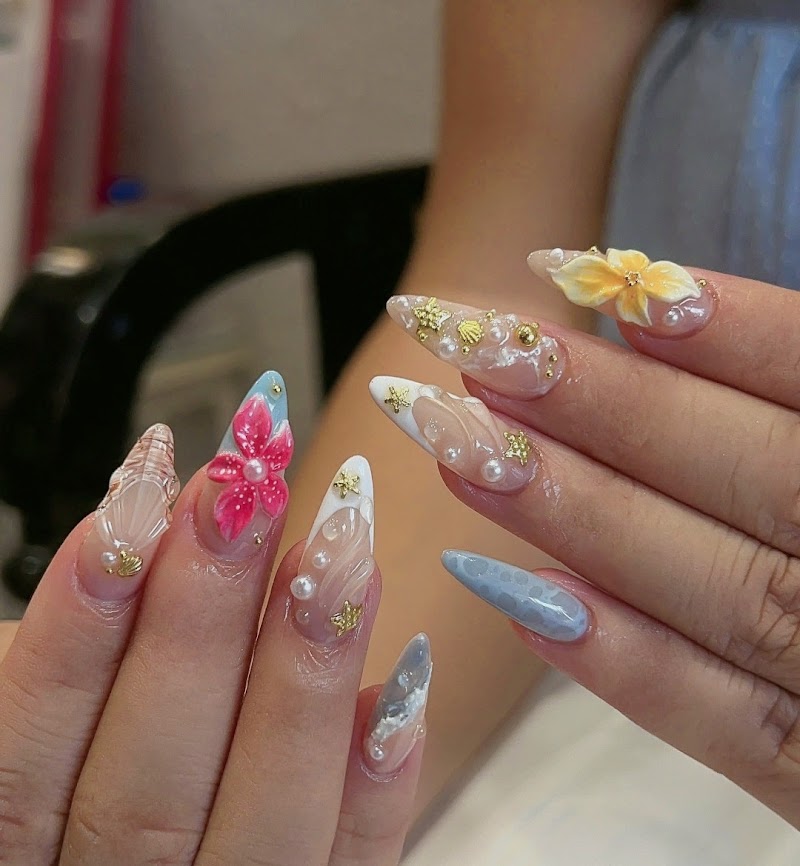 Nail Art at C'est LA Vie in Los Angeles