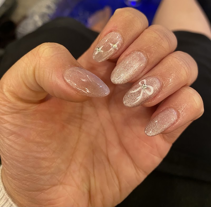 Christmas Nails nail design by Cologo Nail & Spa in New York