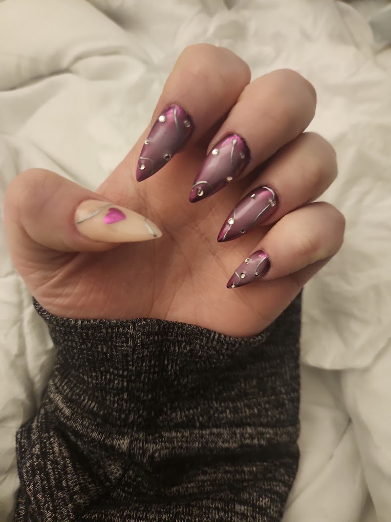 Floral Nails nail design by SILKK Esthetics