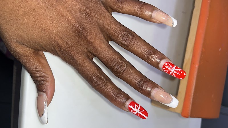Christmas Nails nail design by KNV Nails & Spa in New York