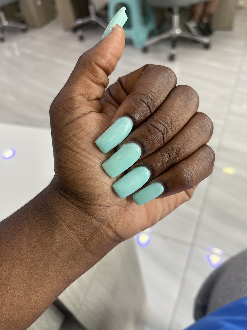 Christmas Nails nail design by KNV Nails & Spa in New York