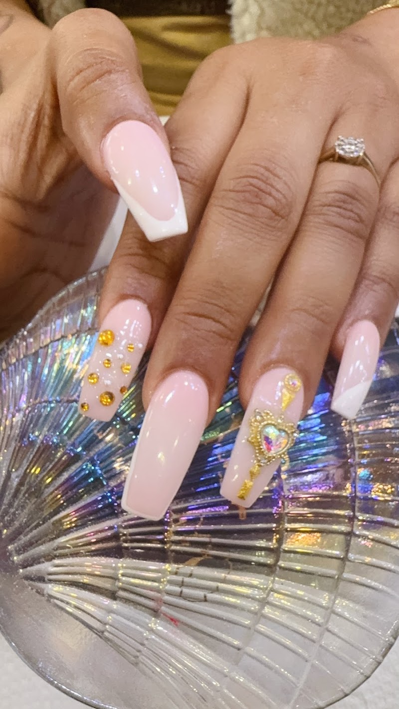 Christmas Nails nail design by KNV Nails & Spa in New York